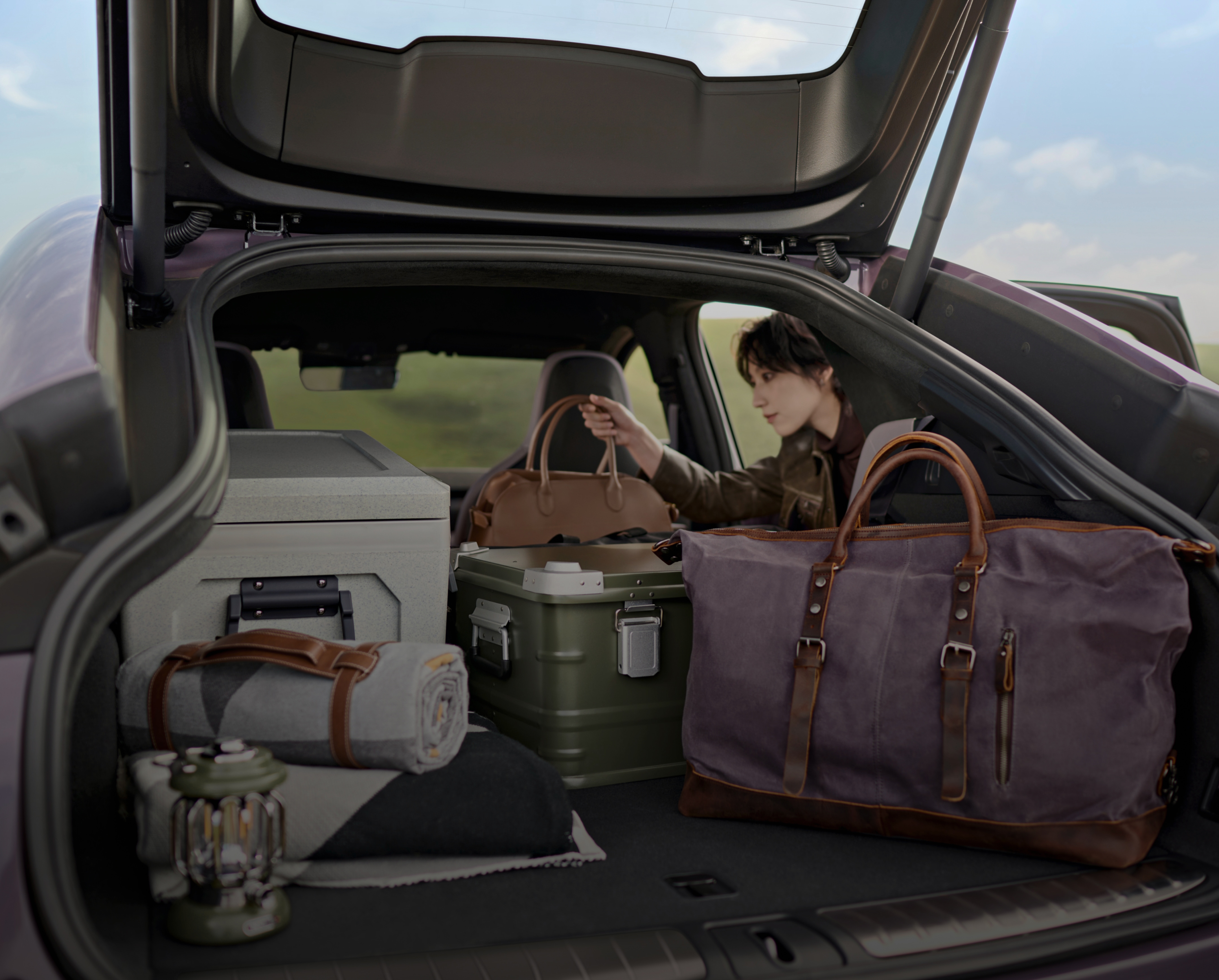 Gather your friends,Embark on a carefree journey together. Gather your friends,Embark on a carefree journey together.