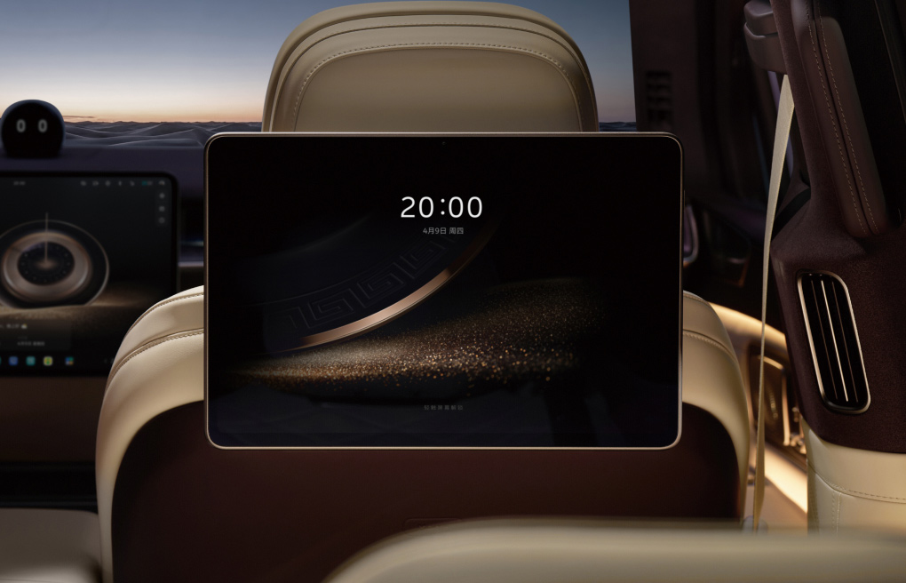 Dual 16-Inch NIO Link PanoDisplays