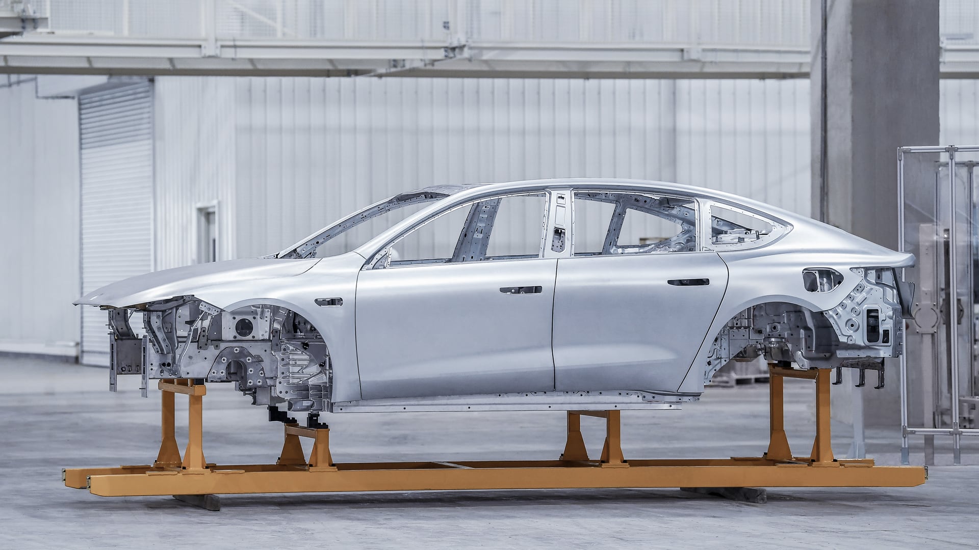 First NIO ET7 Body Rolls Off Production Line