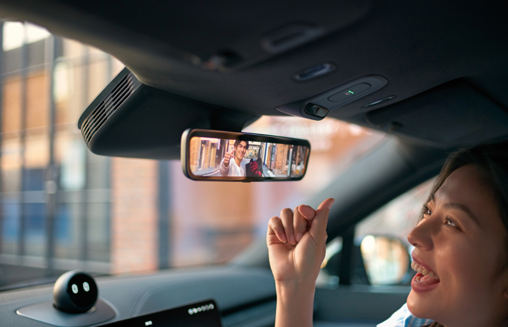 Ultra-HD Streaming Rearview Mirror Ultra-HD Streaming Rearview Mirror